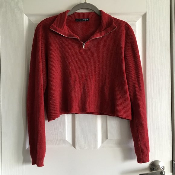Brandy Melville Casey Sweater - Picture 5 of 9